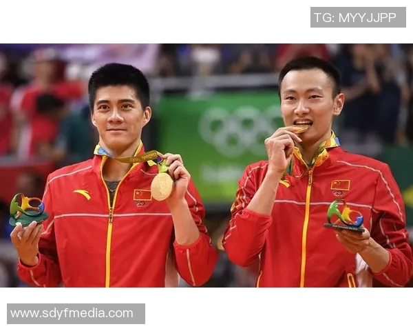 深圳羽毛球队与南京羽毛球队赛后复盘分析比赛经验与战术策略